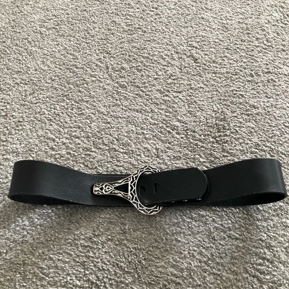 Chicos Silver Buckle Leather Belt Womens size M